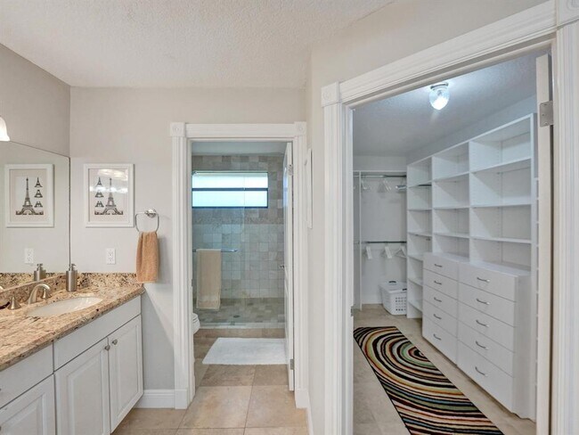 Foto del edificio - 9113 Vineyard Lake Dr