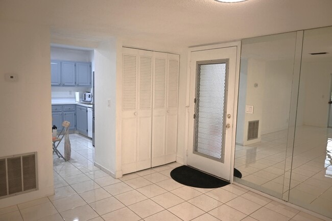 Foto del edificio - 198 Lake Evelyn Dr