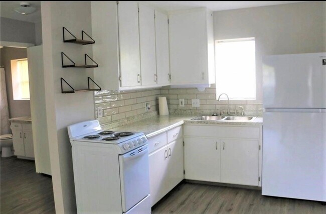 Foto del edificio - 3330 Triplett St