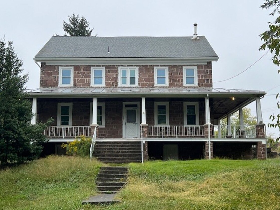 Foto principal - $1,500 Farmhouse Etters for Rent 4 bedroom...