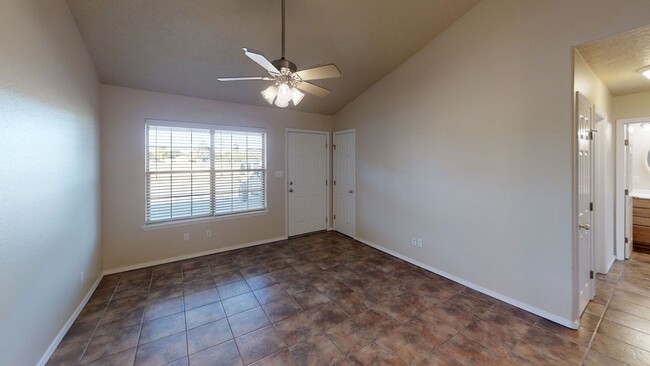 Foto del edificio - 732 W 18th St