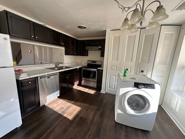 Foto del edificio - 9633 Springfield Woods Ct.