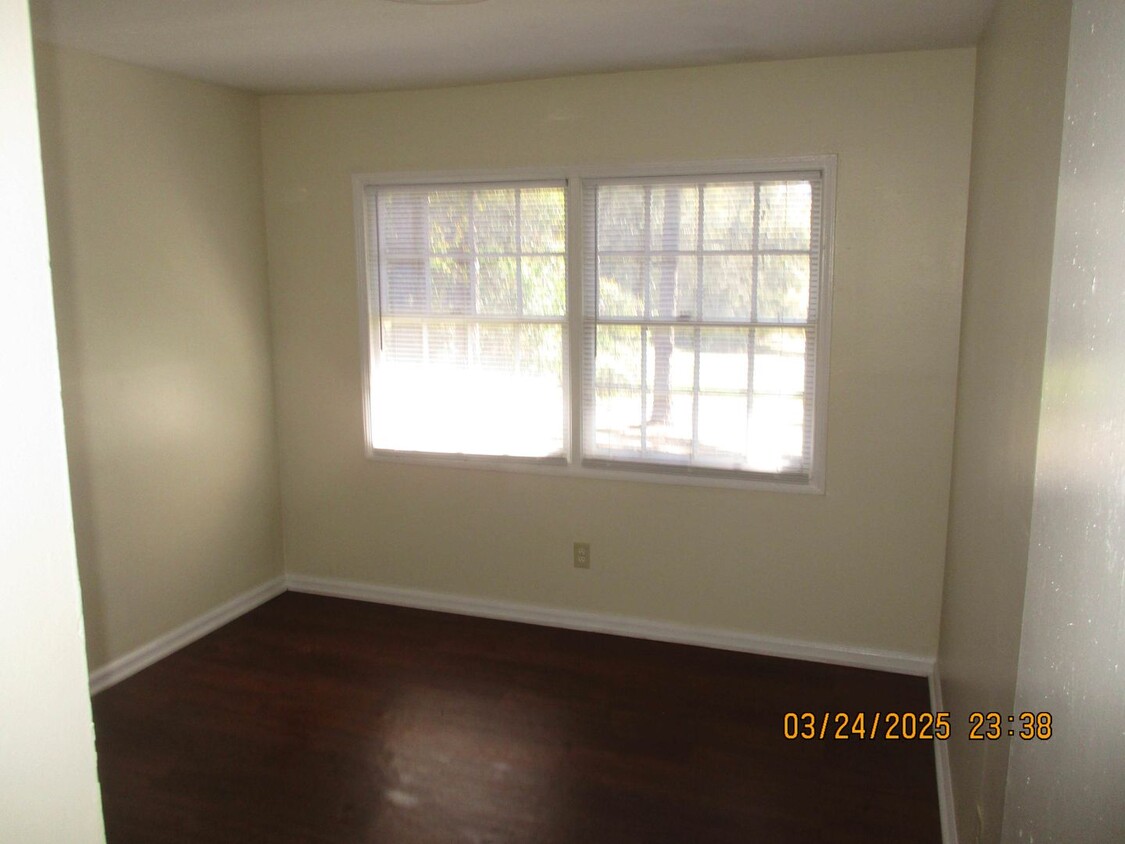 Primary Photo - 612 S Maple St