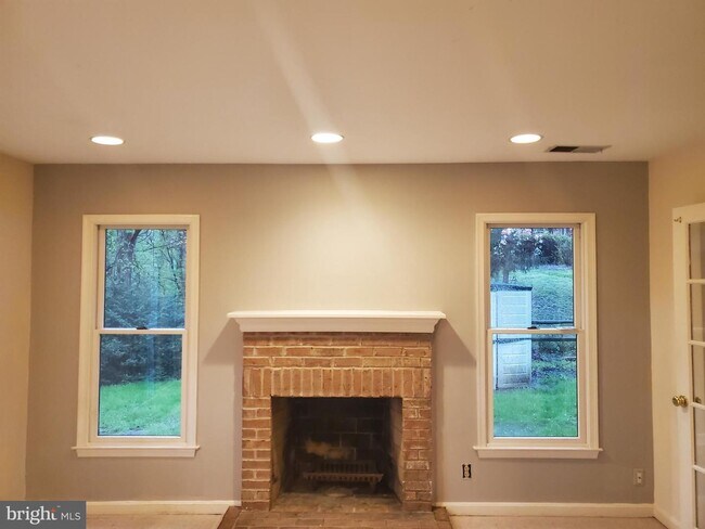 Foto del edificio - 10321 Crown Point Ct