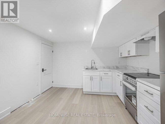 Building Photo - 21 Raeburn Ave