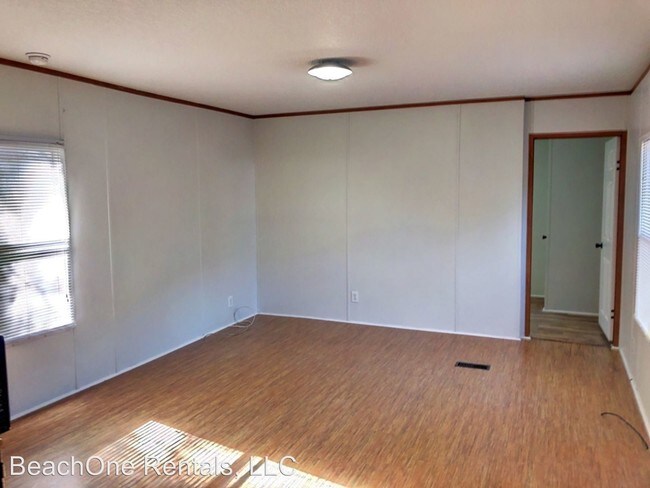 Building Photo - 2 br, 1 bath House - 909 Poinsettia Drive