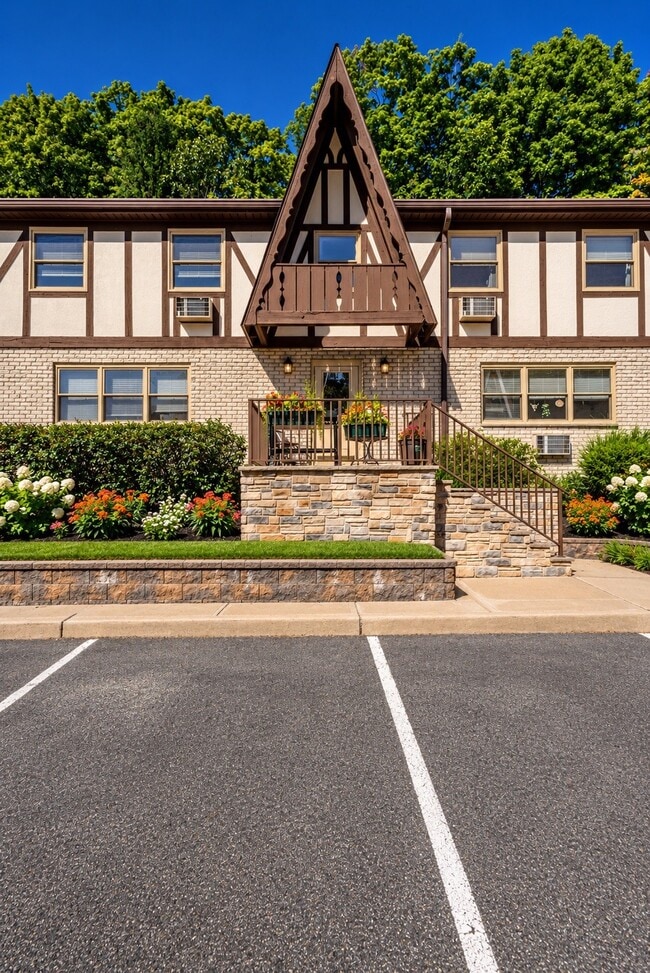 Treetop Apartments offers a charming blend of elegance and comfort with its unique architecture and lush surroundings. Step outside your door to beautifully landscaped gardens. Schedule a visit today to see your new home! - Treetop Apartments