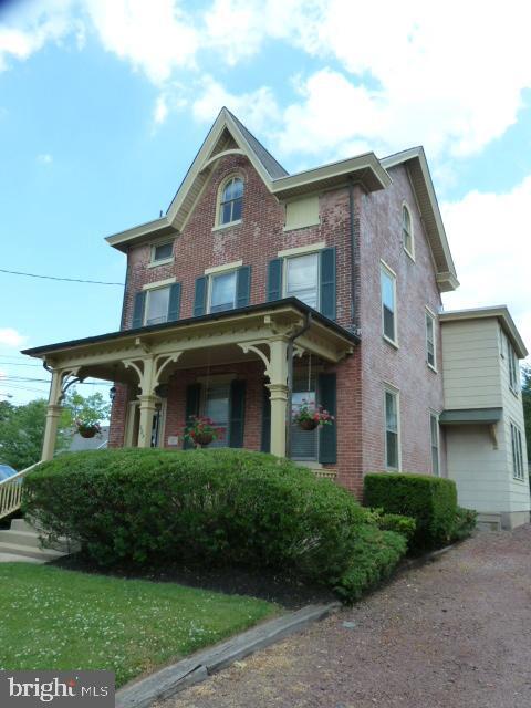 Primary Photo - 285 N Main St