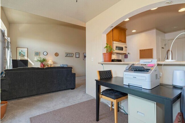 Dining - 360 Live Oak Loop