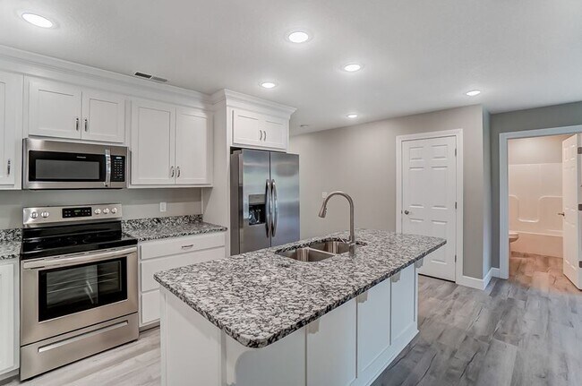 Building Photo - 2497 Susan Ann Dr