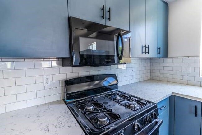 Building Photo - 4BR 3BA Modern Townhome in Prime NOHO