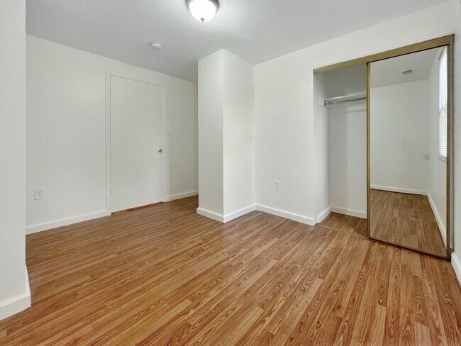 Foto del edificio - 1717 Trinidad Ave NE