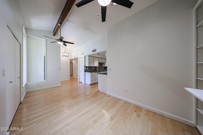 Foto del edificio - 630 E Jeffrey Ave