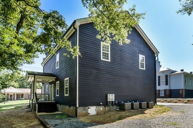 Building Photo - 21 W Liberty St Unit 201