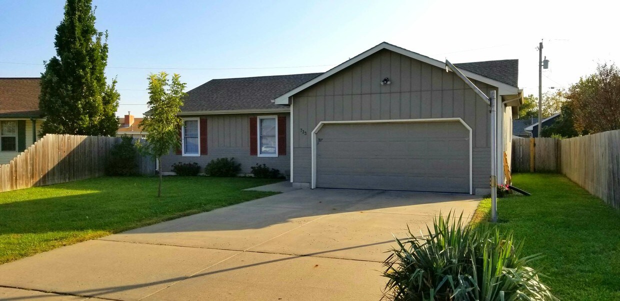 733 Dustin Rd, Salina, KS 67401 House for Rent in Salina, KS
