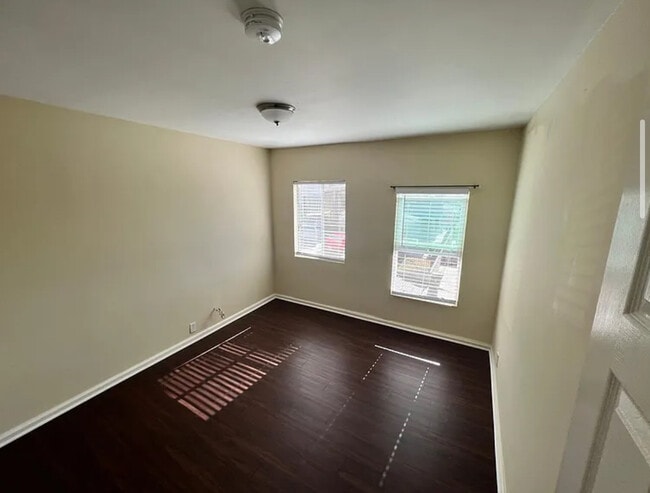 Building Photo - 3525 Hillview Pl