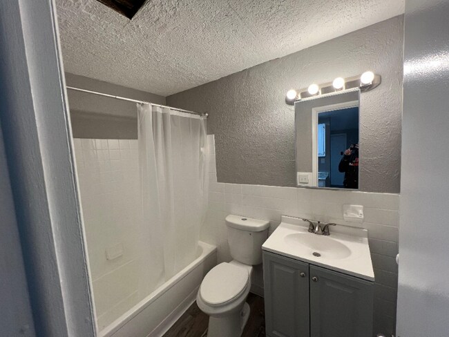 Foto del edificio - 13420 Euclid Ave