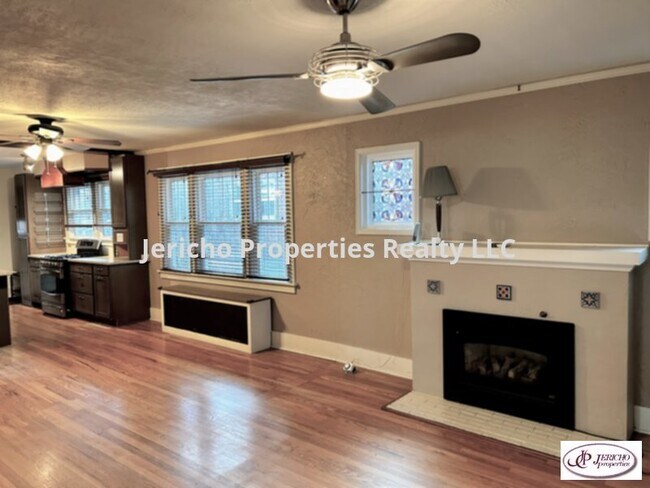 Building Photo - Beautifully Remodeled Washington Park ranc...