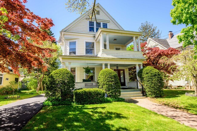 Building Photo - 848 Edgewood Ave