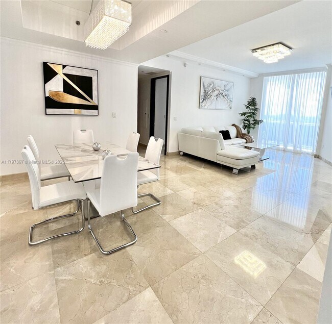 Building Photo - 15901 Collins Ave
