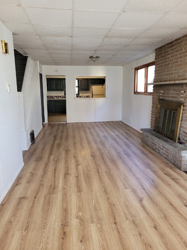 Building Photo - 3BR,  1BA AVAILABLE NOW! Apply Today!