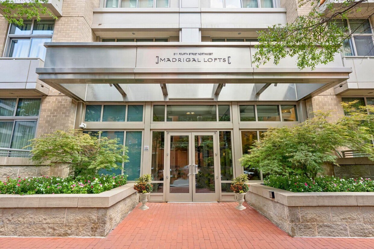 Foto principal - 811 4th St NW