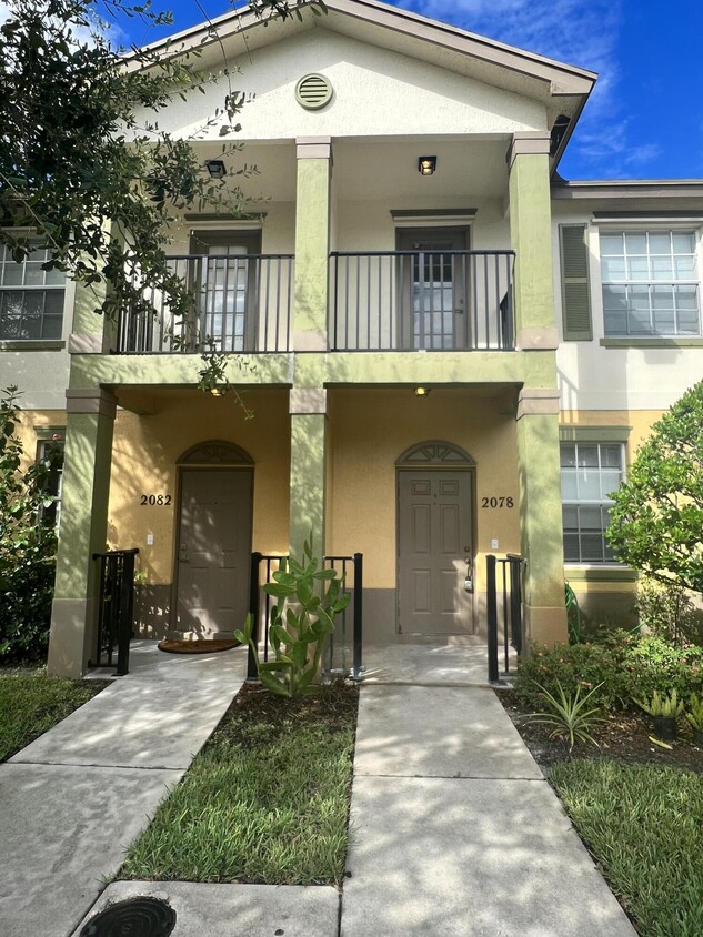 Primary Photo - 2078 SE Glen Ridge Dr