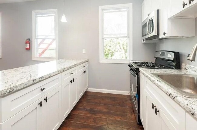 Building Photo - 705 8th St