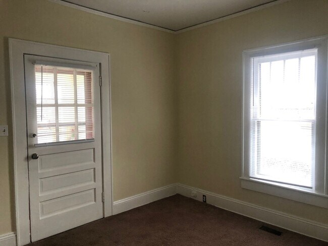 Foto del edificio - 939/941 S. Church St