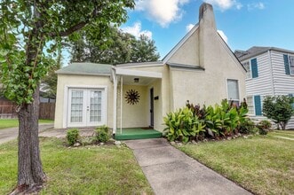 Building Photo - 2106 Laurel St