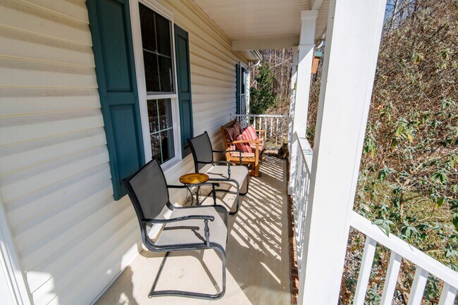 Foto del edificio - Cozy 3 bedroom home with spacious fenced backyard!