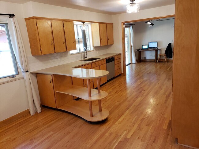Building Photo - 3 br, 2.5 bath House - 1611 Agate Court