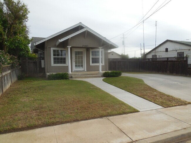Foto del edificio - 3 Bedroom / 1 Bath House