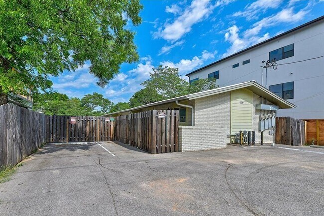 Foto del edificio - 1126 1/2 Chicon St