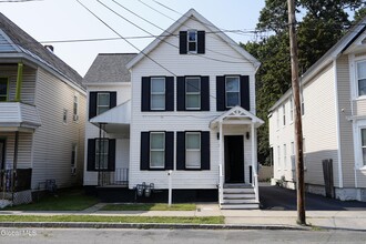 Building Photo - 21 Grove Pl