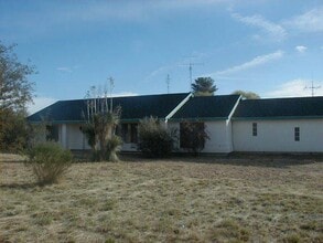 Building Photo - 2440 E calle Bacardi