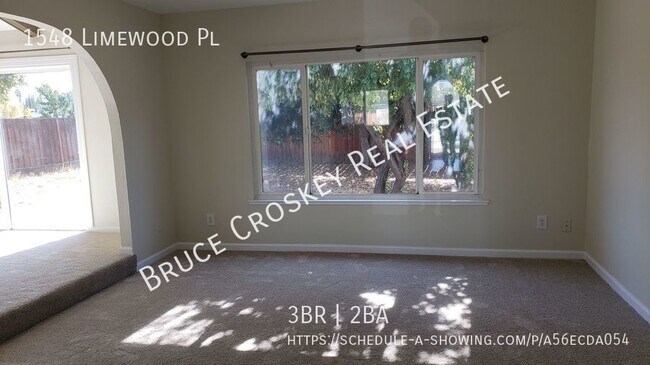 Foto del edificio - Spacious home, large backyard, close to sc...