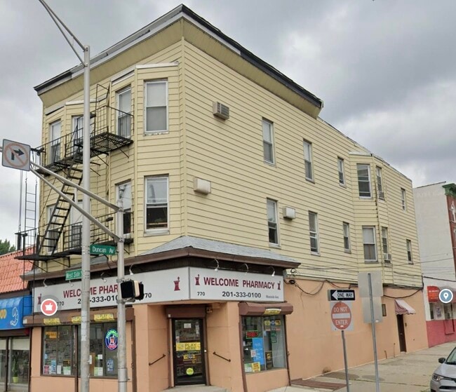 Building Photo - 770 West Side Ave