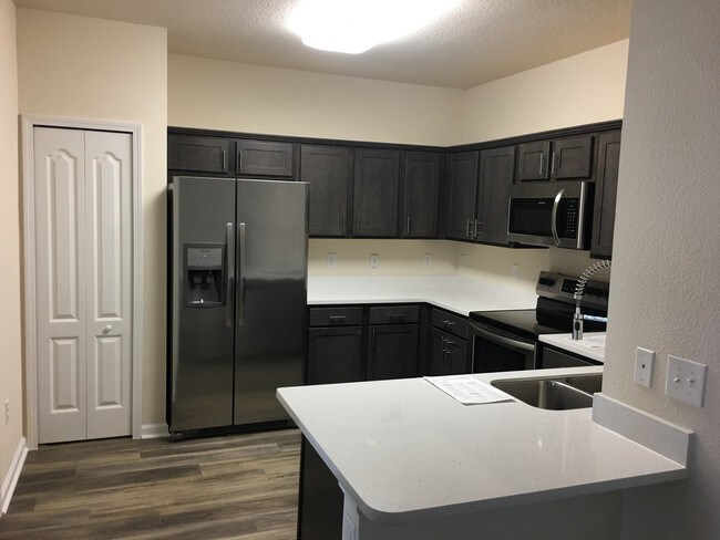 Foto del edificio - 3/2 Condo in Desirable Town Center Area/ Southside Blvd Jax!