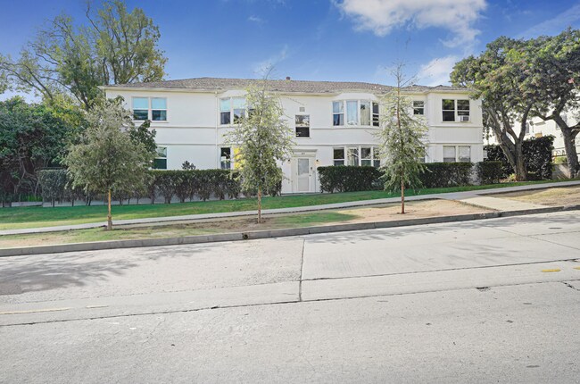 Foto del edificio - 3314 Rowena Ave