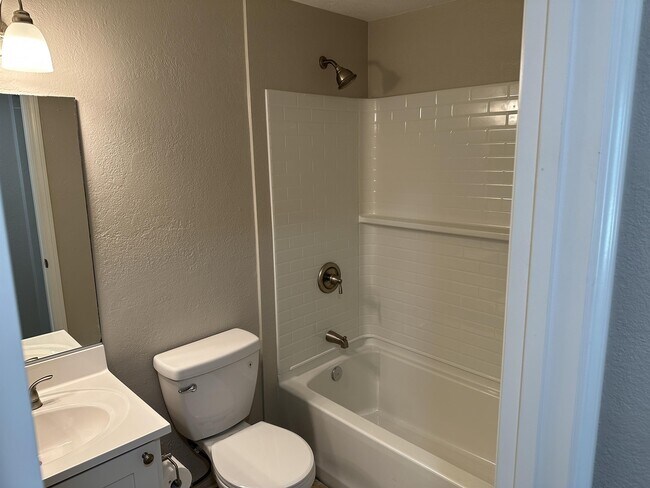 Foto del edificio - 302 Blackpine Dr