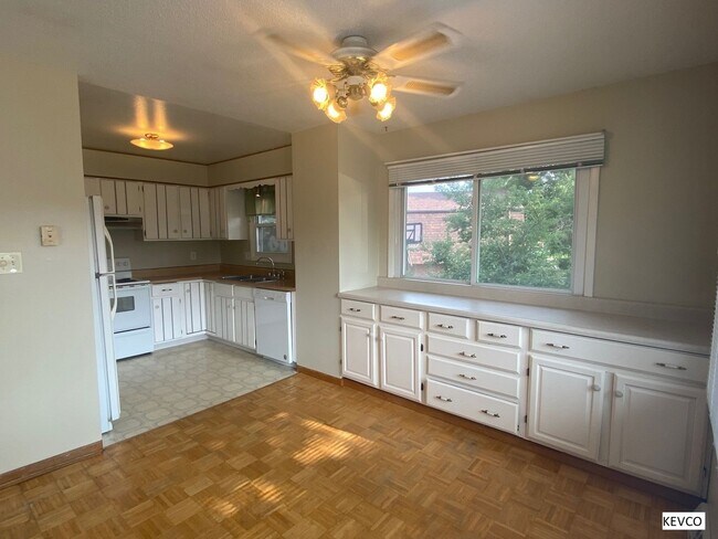 Building Photo - Great House in Campus West, Close to Everything!