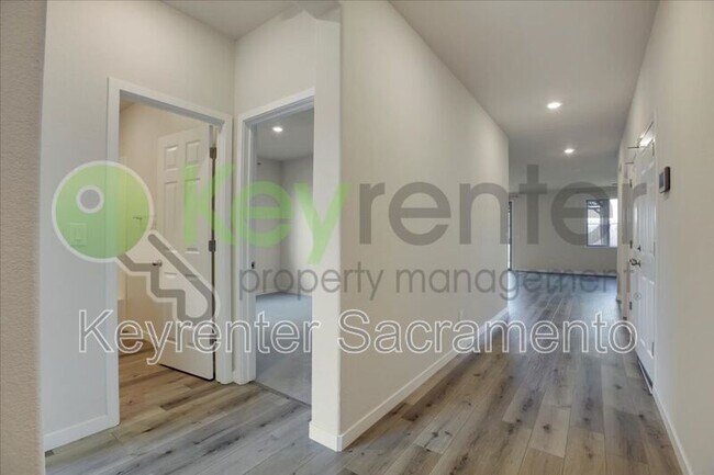 Building Photo - 5584 Harcrest Dr
