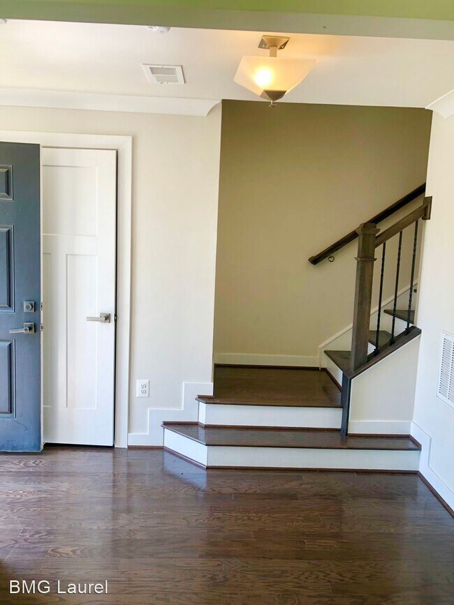 Building Photo - 3 br, 2.5 bath House - 9905 New Pointe Dr