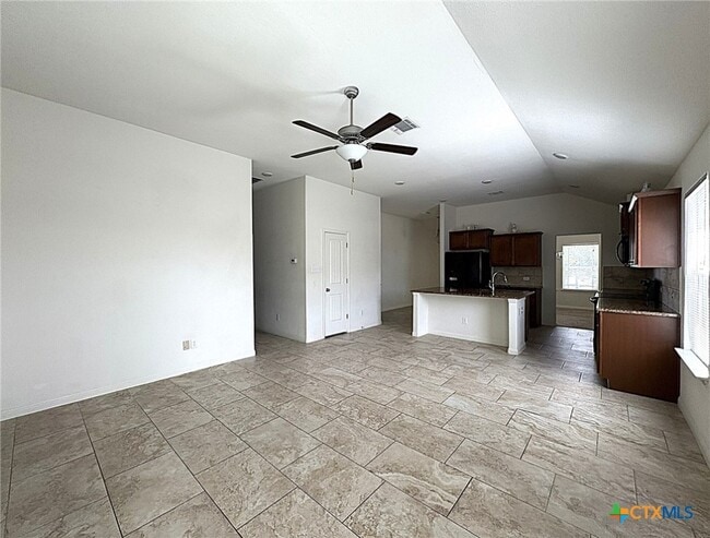 Foto del edificio - 3810 Flatrock Mountain Dr