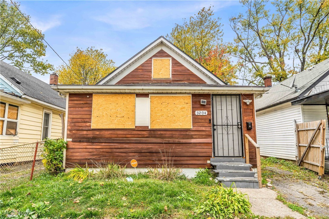 Primary Photo - 3204 W 71st St