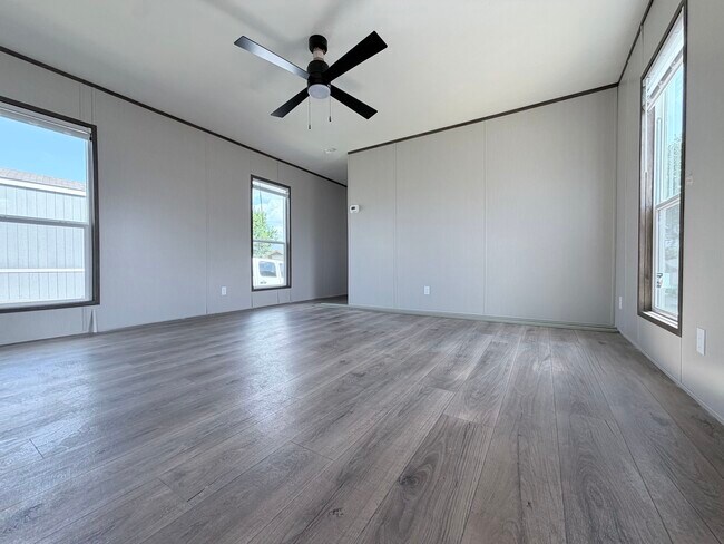Building Photo - 709 N Collins Fwy