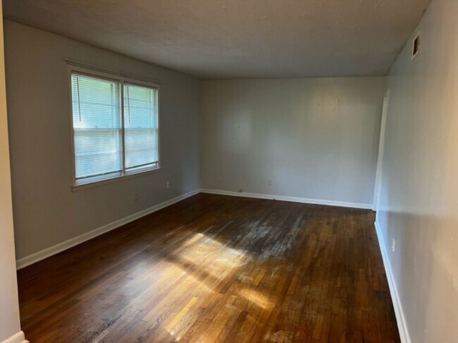 Building Photo - 3BD/1B House / Close to VSU