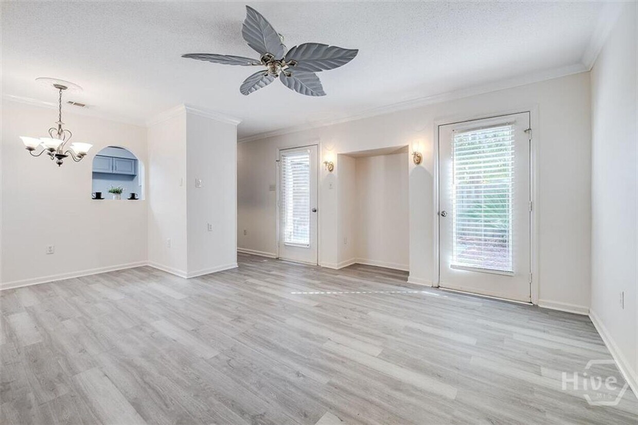 Foto del edificio - Charming end-unit condo located in Wilmington Island Townehomes