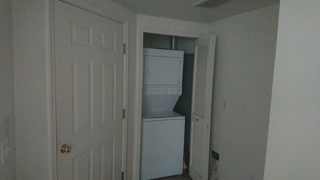 Washer and Dryer - 410 S Roessler St